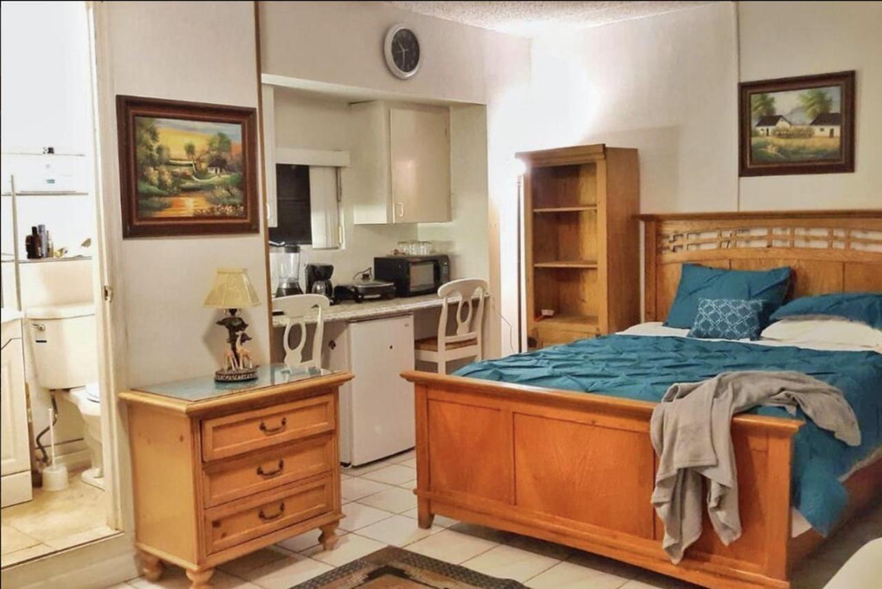 Cozy Queen Bed Studio With 60 Inch Smart Tv, Netflix, Airplay, Mini-Fridge, And 500 Mbps Wifi Near Fiu, Dolphin Mall, Airport Miami Exterior foto