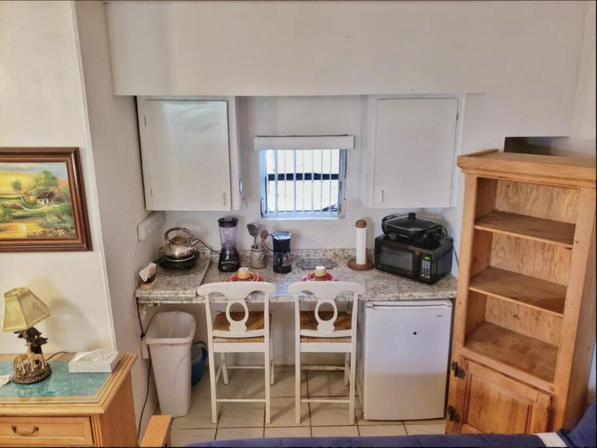 Cozy Queen Bed Studio With 60 Inch Smart Tv, Netflix, Airplay, Mini-Fridge, And 500 Mbps Wifi Near Fiu, Dolphin Mall, Airport Miami Exterior foto