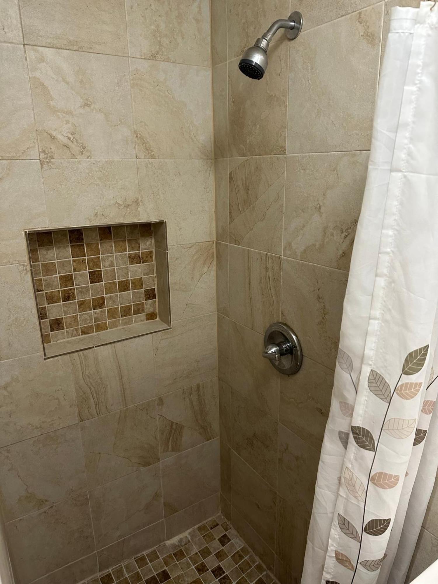 Cozy Queen Bed Studio With 60 Inch Smart Tv, Netflix, Airplay, Mini-Fridge, And 500 Mbps Wifi Near Fiu, Dolphin Mall, Airport Miami Exterior foto